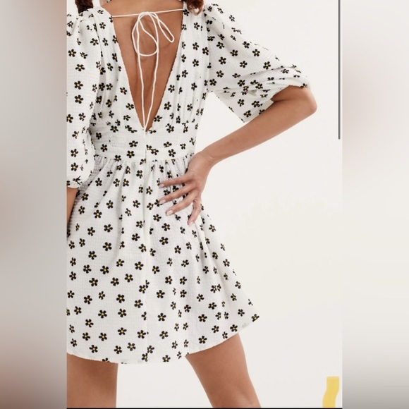 For Love & Lemons Connie Cottagecore Mini Dress White Yellow Floral Fairycore SM - Picture 3 of 5